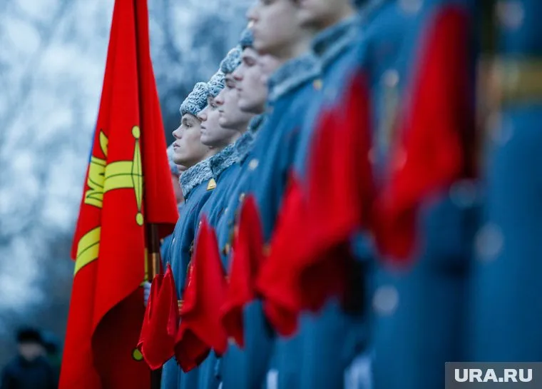 В Екатеринбурге торжественно открыли новый памятник Георгию Жукову