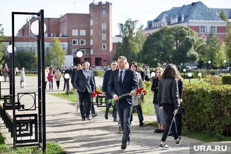 Игорь Германов возложил цветы к месту трагедии