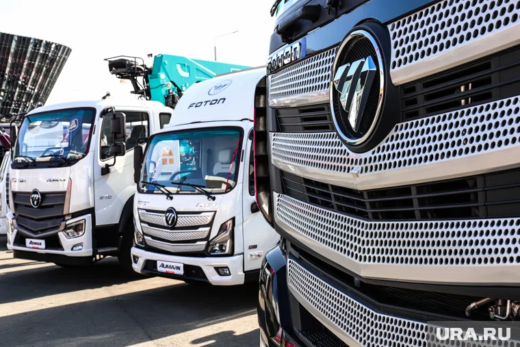 Грузовики без людей начнут ездить в 2026 году