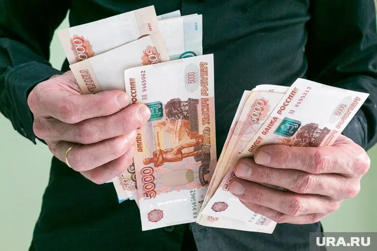 Экс-сотрудник таможни получил взятку в размере 117 тысяч рублей