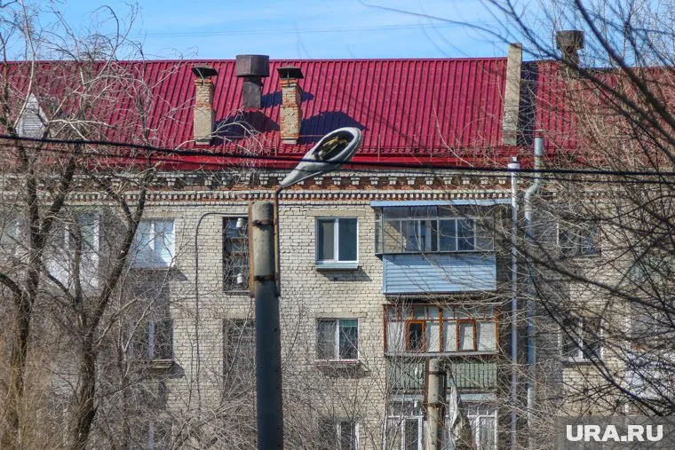 Строители отремонтировали конструктив здания и кровлю