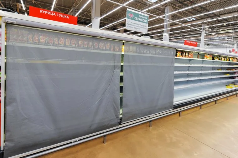 Ситуация в супермаркете Ашан на фоне ажиотажа связанного с эпидемией коронавируса. Челябинск