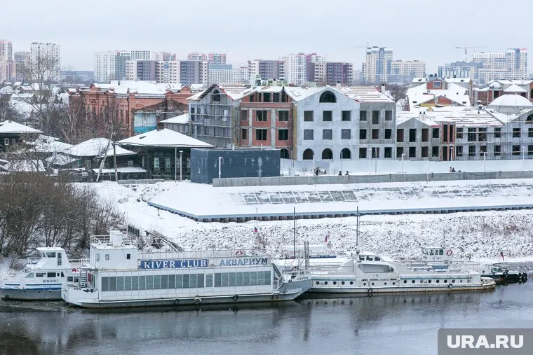 Комплекс располагается на левом берегу Туры