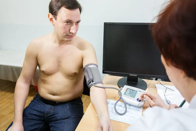 Евгений Боровик в МСЧ-70. Поликлиническое отделение. Екатеринбург, боровик евгений, давление, осмотр