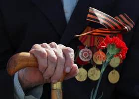 Мэр Екатеринбурга поздравил 101-летнего ветерана с днем рождения