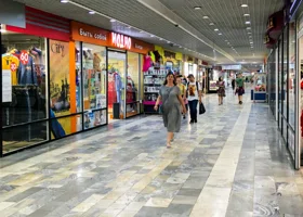 «Цена каждого — под миллиард»: в Челябинске продают два крупных ТРК