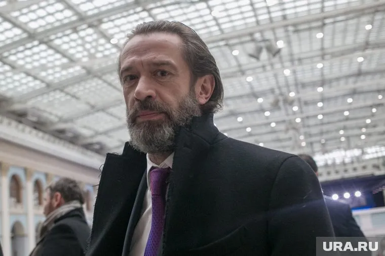 Владимир Машков сказал родственникам раненого челябинца скоро ждать героя домой