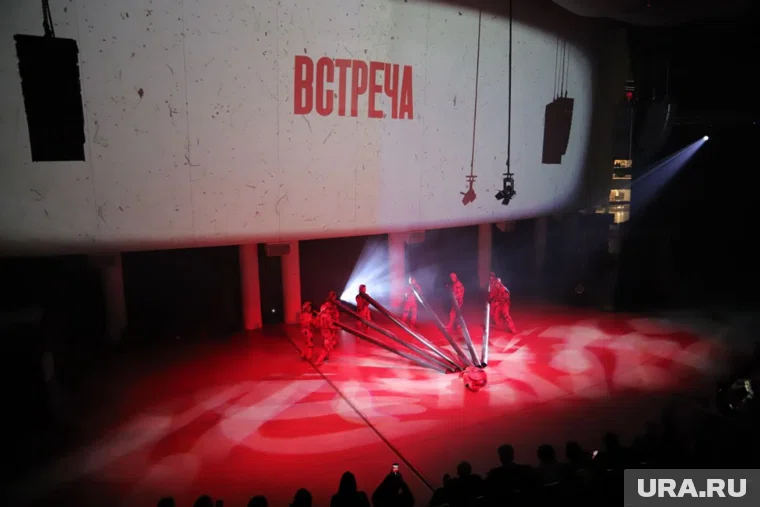 Юбилей Ельцин Центр отметил 25 ноября выставкой и спектаклем