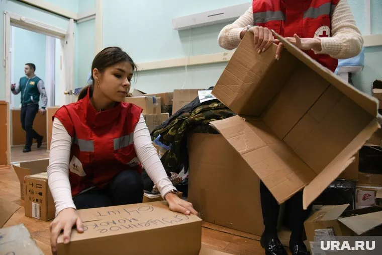 Свердловчане собрали целую фуру с гуманитарной помощью