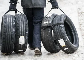 Шипы или липучка: автоэксперт рассказал, когда нужно менять летнюю резину на зимнюю