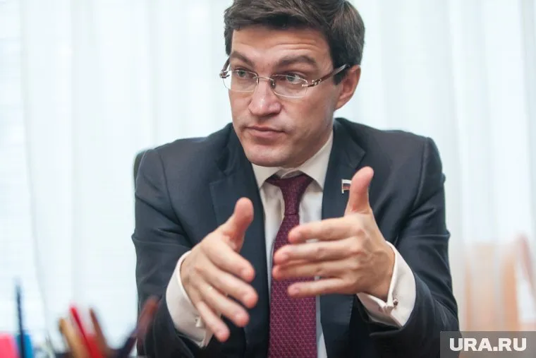 Деньги были списаны со счетов компании «Сургутский ДСК», входящей в бизнес-империю Сердюка