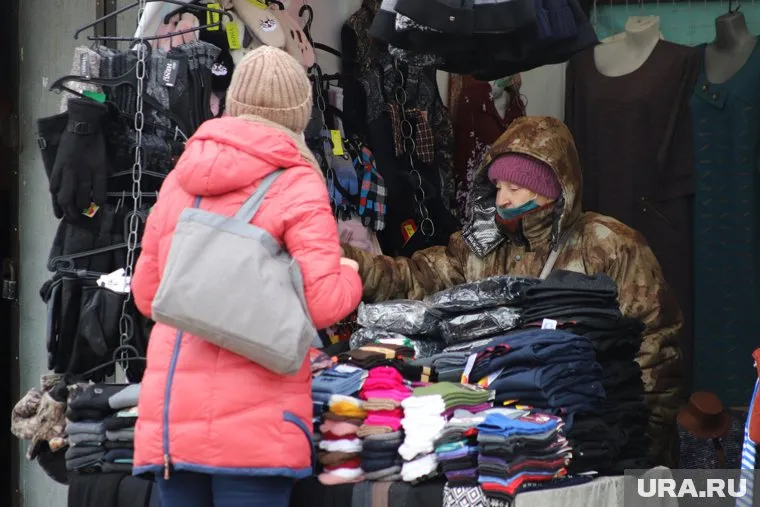 Продавцы мерзнут на рынке