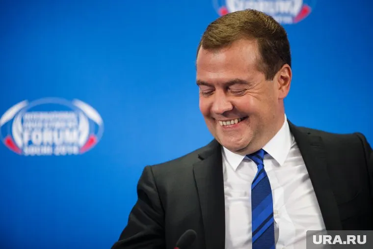 Дмитрий Медведев, видимо, пошутил про отсутствие денег на индексацию пенсий