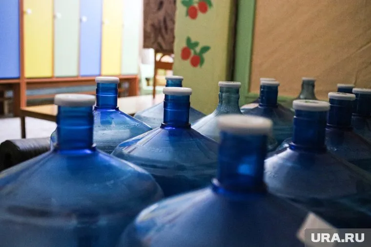 Курганцам рекомендуют сохранить запас воды до окончания наводнения