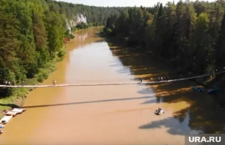 Из-за добычи золота вода в реке стала грязно-желтого цвета