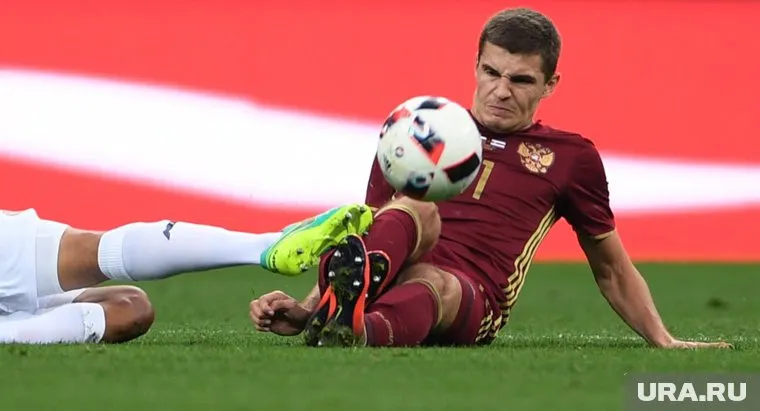 Роман Зобнин в ходе игры получил травму колена и пропустит последующие матчи