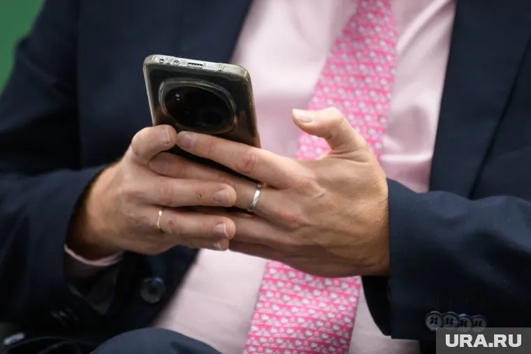 При себе у мужчины телефон, но он не отвечает