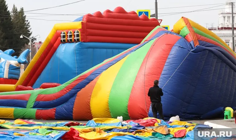 Некоторые из мягких аттракционов несли опасность для посетителей