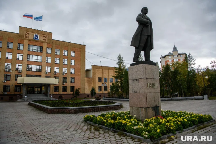 До момента избрания нового председателя заседание будет вести Виктор Казарин