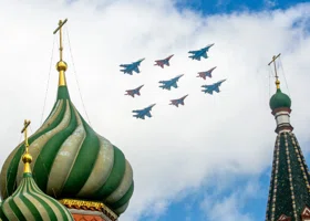 В свердловский музей привезли уникальный истребитель «Русских витязей»