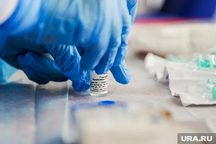 Ни для кого не секрет, что иностранную вакцину уже завезли в страну, и «там, где люди платят деньги, привозят все, что угодно», сказала депутат