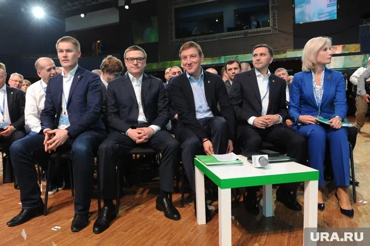 Алексей Текслер (слева) по предложению главы генсовета «Единой России» Андрея Турчака возглавил челябинское региональное отделение партии