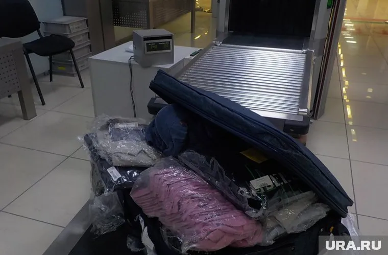 В Кольцово у пассажира нашли 68 килограммов незадекларированной одежды