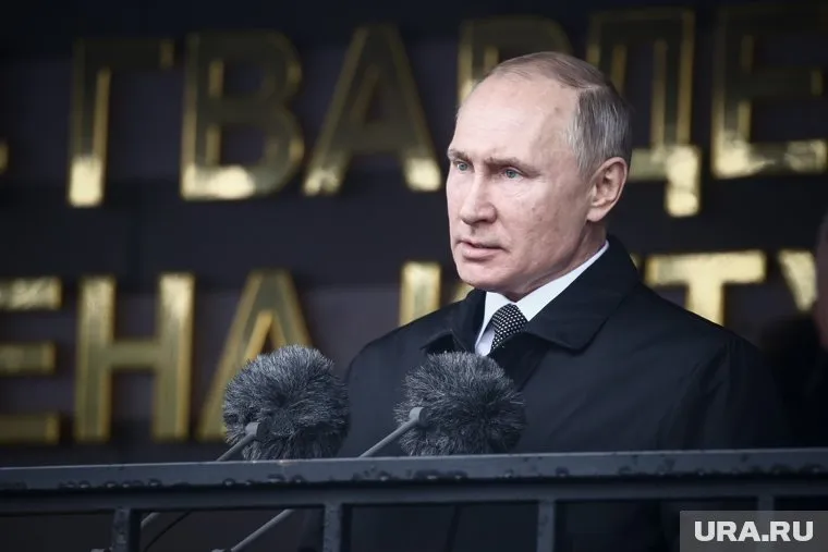 Путин предложил окружить Петербург новой дорогой