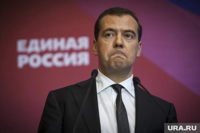 Премьер- министр решил, что его визиты могут навредить губернаторам