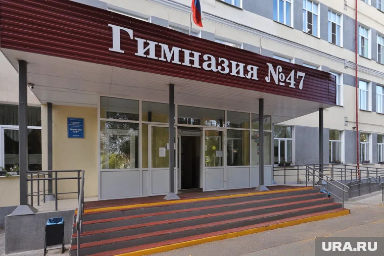 Из-за происшествия в учреждение приехала бригада скорой помощи