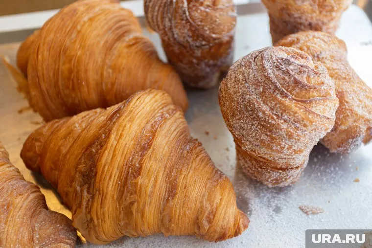 Сотрудник будет замешивать и выпекать изделия из всех видов теста