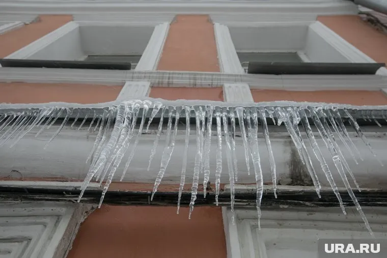 Чистка здания «Газпрома» от сосулек и наледи запланировано на 26 февраля