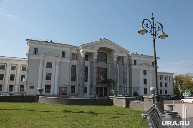 На здании ДК имени Солдатова обнаружено отслоение штукатурки