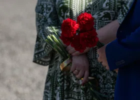 Панихида по убитому стороннику Трампа началась в США