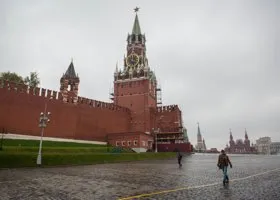 Китайские туристы справляют нужду на кремлевские соборы и музеи