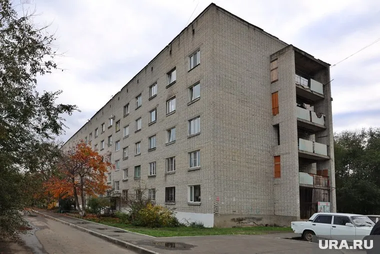 В Кургане после вмешательства Генпрокуратуры отремонтировали крышу в доме №1 по улице Алексеева в Заозерном районе