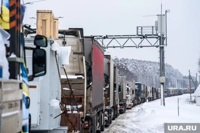 На участке Коротчаево — Новый Уренгой движение транспорта осуществляется колоннами