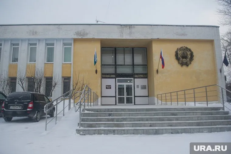 Администрация рабочего поселка Малышева много лет пыталась справляться с трудностями, но денег не хватало даже на самое необходимое