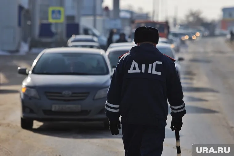 На Чеховском мосте образовались пробки из-за перекрытия одной полосы