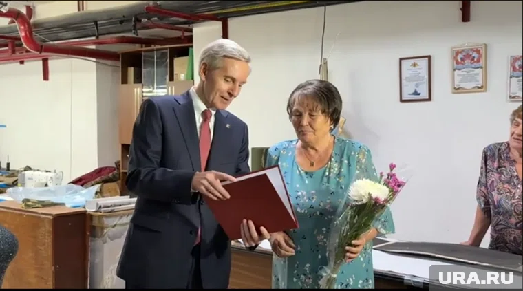 Депутаты вручили Ивановой благодарственное письмо областной Думы