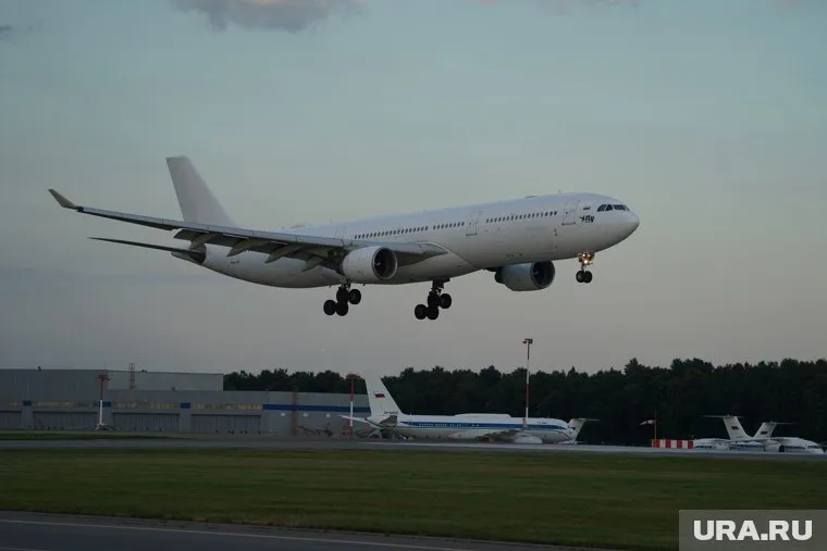 Задержка связана с поздним прибытием воздушного судна