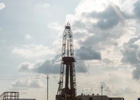 Легендарная нефтяная компания из ХМАО продает буровые установки по цене подержанной легковушки