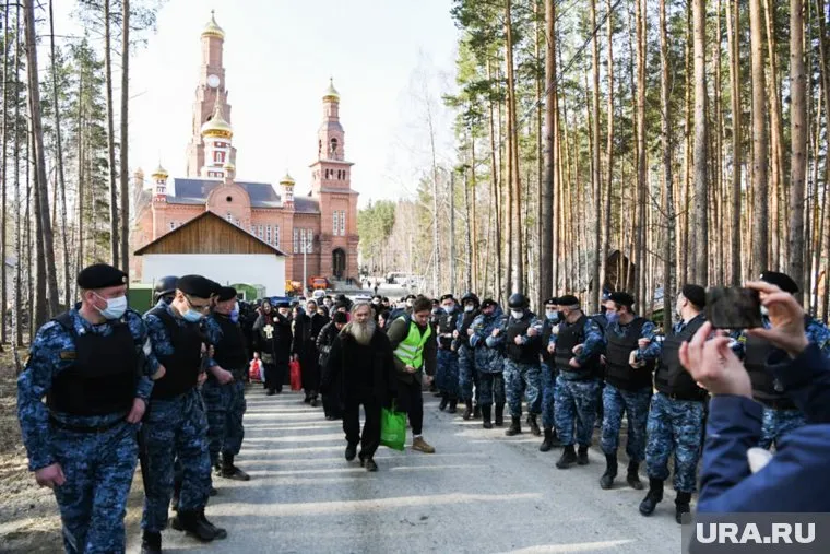 Силовики выгнали сторонников Сергия из Среднеуральского женского монастыря