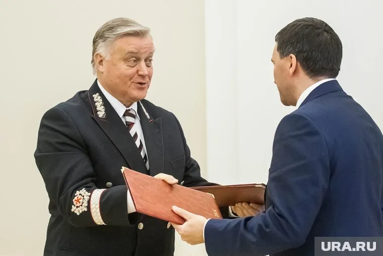 Глава Ямала Дмитрия Кобылкин отдает РЖД вокзалы, пути, станции и паровозы