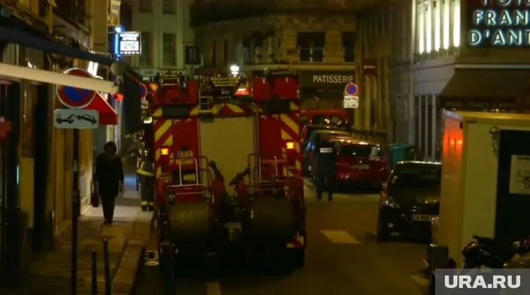 Место происшествия оцеплено полицейскими