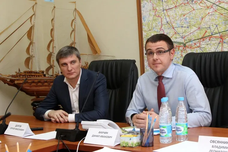 Встреча дольщиков с АнучинымКурган, анучин данил, долгов сергей
