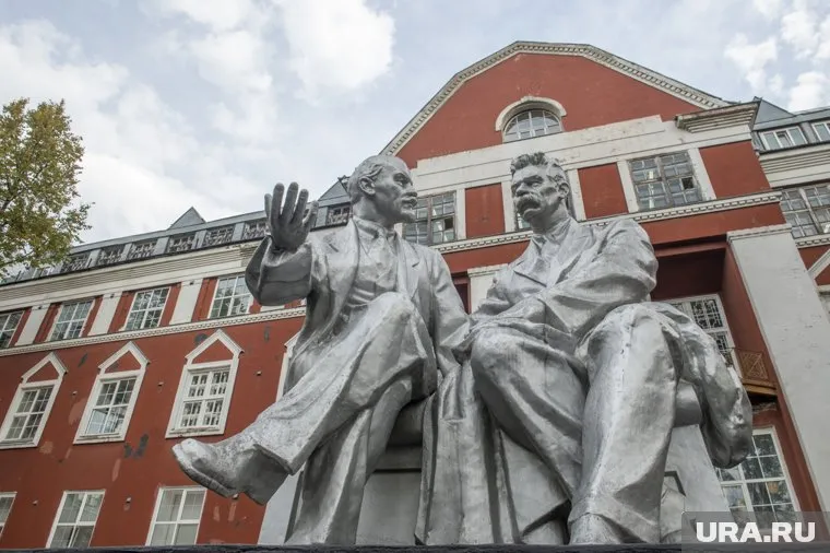 Сначала сократят «дублирующие» должности