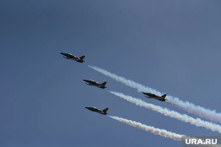 Авиаотряды устроят шоу в День Победы