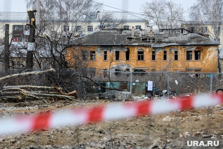 В Петухово рухнул потолок в двухэтажном доме (архивное фото)
