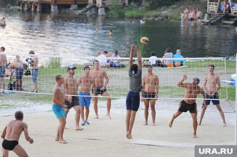 Озеро Тургояк - одно из излюбленных мест отдыха у уральцев